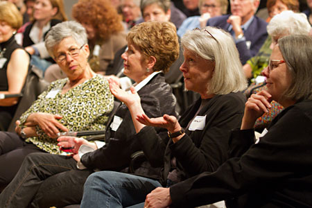 A Steppenwolf donor asks the panel a question during the artistic conversation